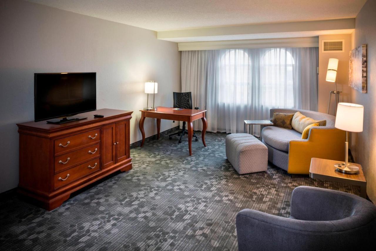 Courtyard By Marriott Norfolk Downtown Hotel Kültér fotó