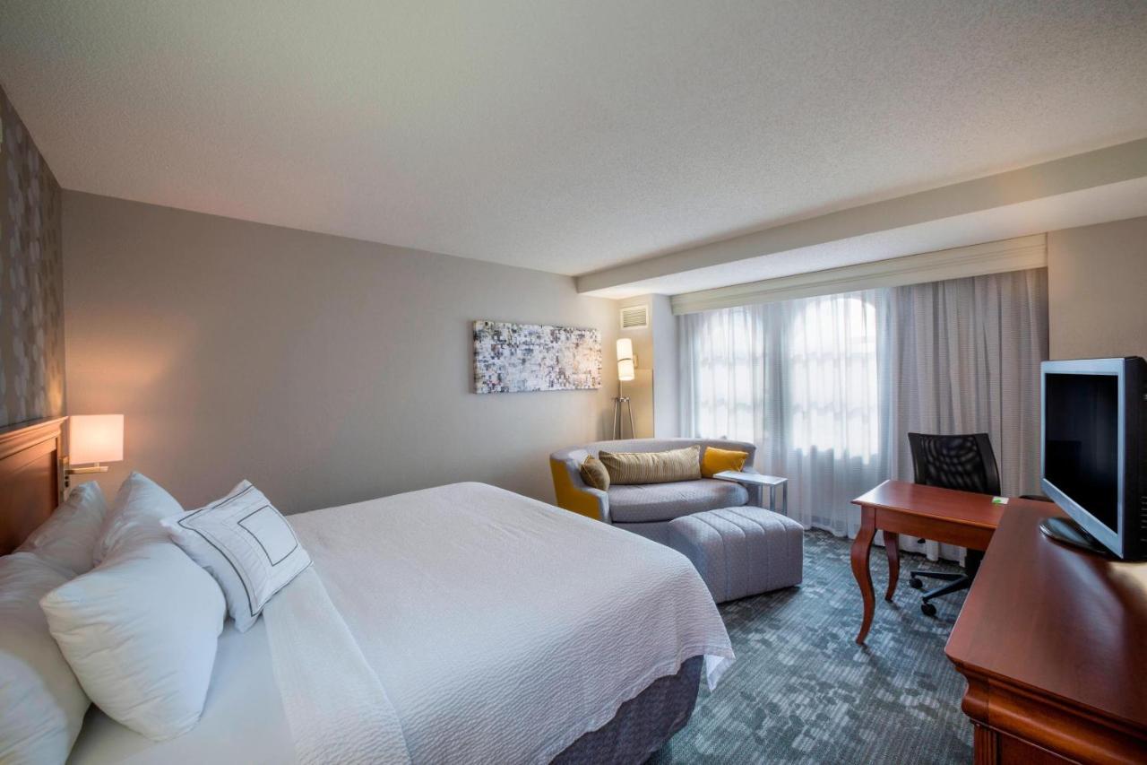 Courtyard By Marriott Norfolk Downtown Hotel Kültér fotó