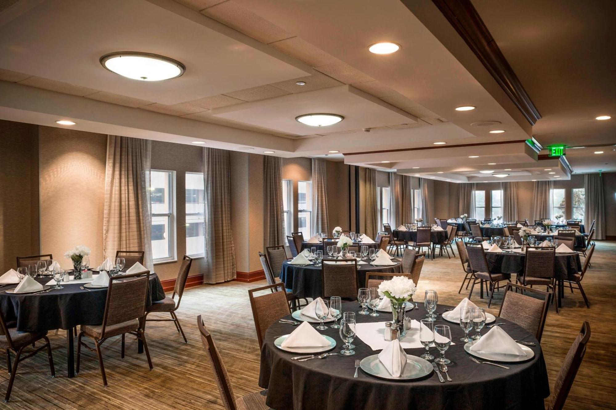 Courtyard By Marriott Norfolk Downtown Hotel Kültér fotó