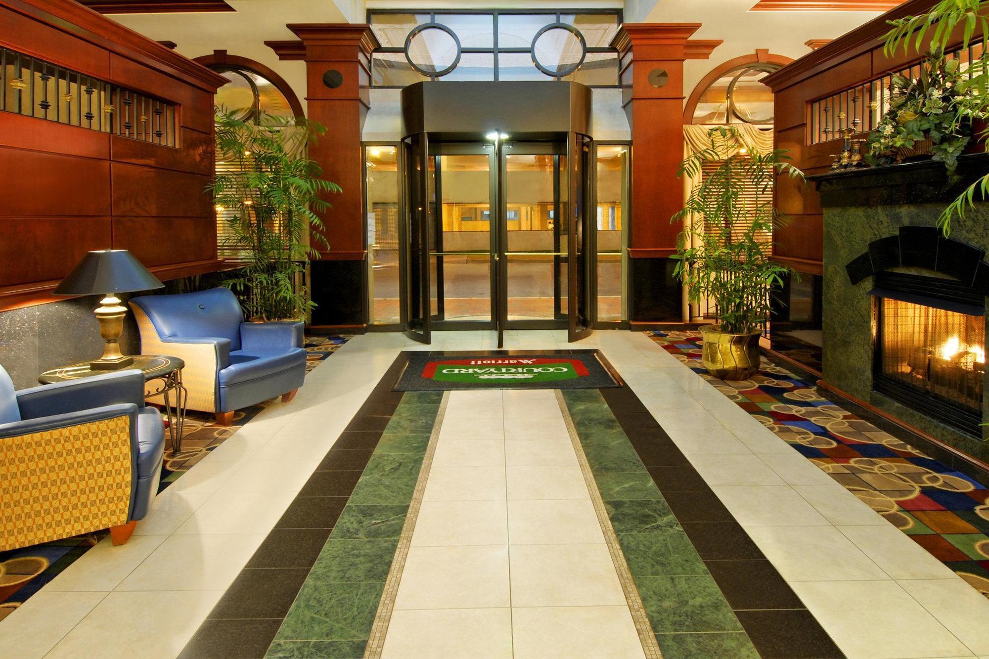 Courtyard By Marriott Norfolk Downtown Hotel Kültér fotó