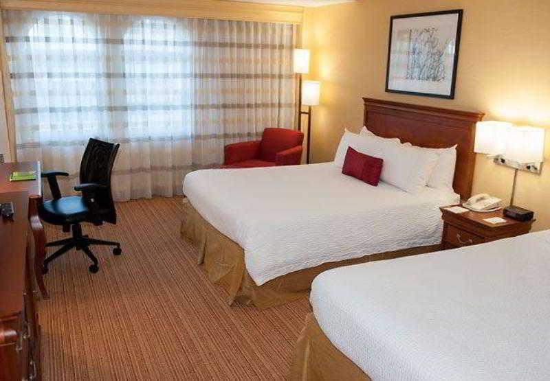 Courtyard By Marriott Norfolk Downtown Hotel Kültér fotó